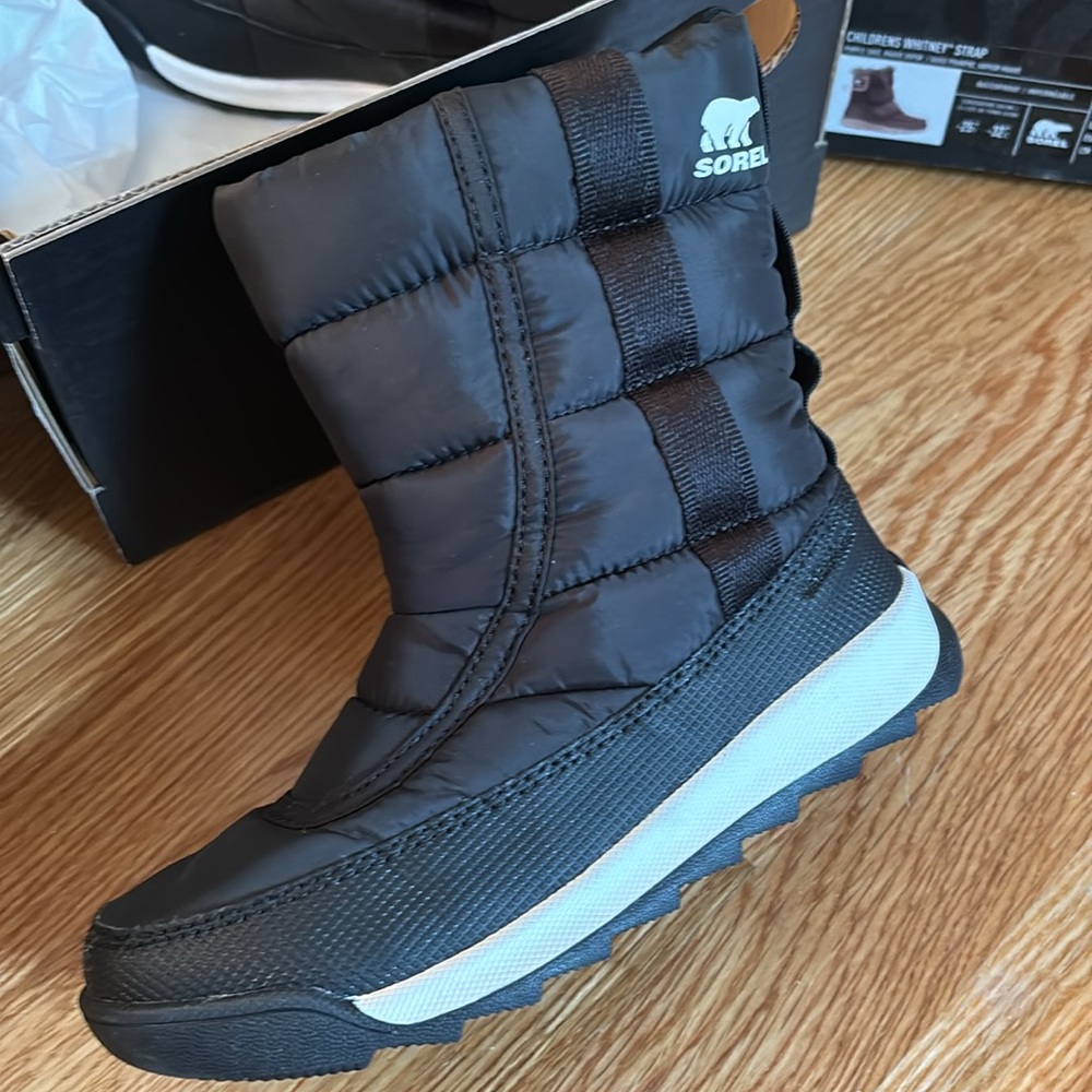 Sorel Whitney puffy mid